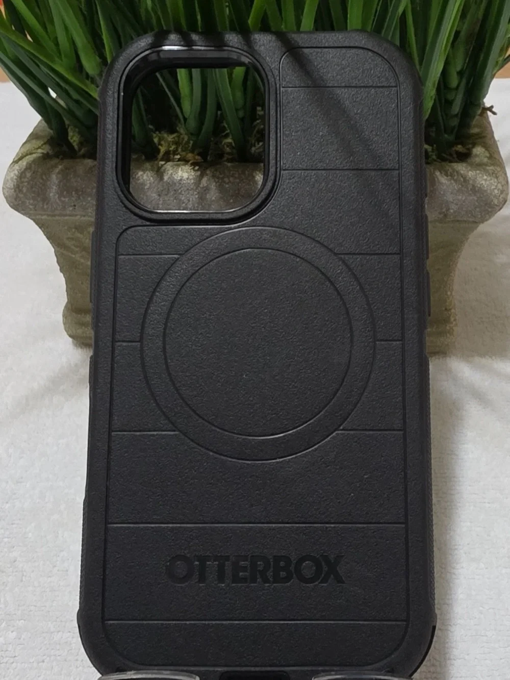 NWOB OtterBox Black MagSafe-Compatible Protective iPhone 17 Pro Max Case